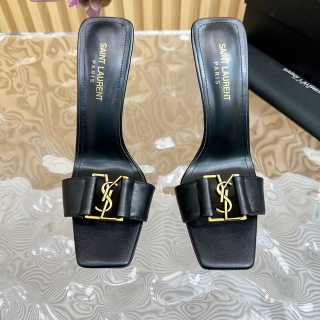 独家新款上架 YSL 圣罗兰 SS2024夏季鱼嘴 高跟新品 走秀款高跟凉鞋 2024全新春夏系列后带方扣高跟凉鞋 ！ 尖头高跟拖鞋淡淡的夏日里怎么少得了一双仙